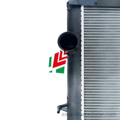 ISUZU Mixer Radiator Tank Wodny Silnik Mixer Betonu Części samochodowe Producent Sprzedaż bezpośrednia